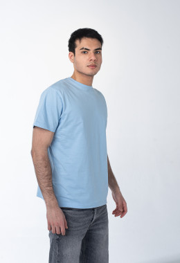 Светло-голубая мужская футболка