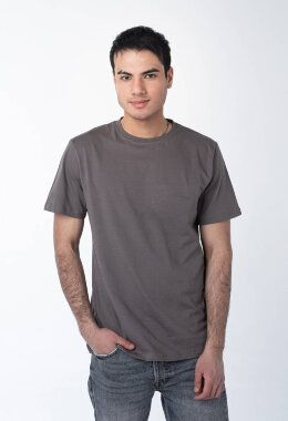 Серая мужская футболка